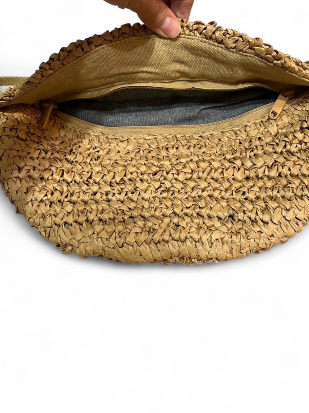 Lu & elle Woven Straw Belt Bag NWT Tan Raffia Crossbody Fanny Pack Summer - Picture 3 of 10